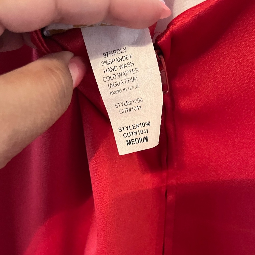 Elegant Red and White formal gown. Size medium. EUC. - Picture 10 of 15